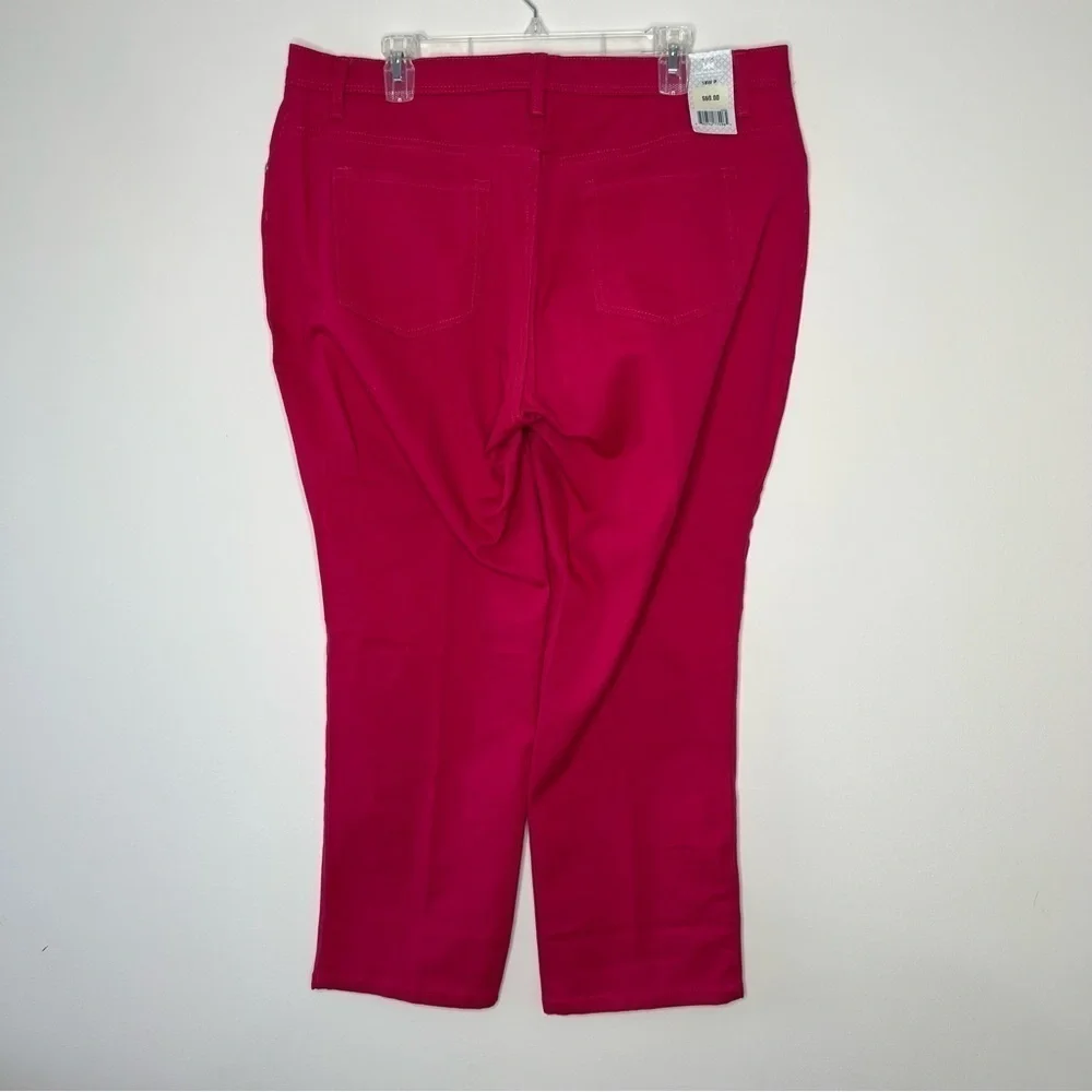 NWT. Lee Classic Fit Straight Leg.